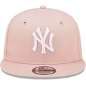 gorra-plana-rosa-snapback-9fifty-league-essential-de-new-york-yankees-mlb-de-new-era
