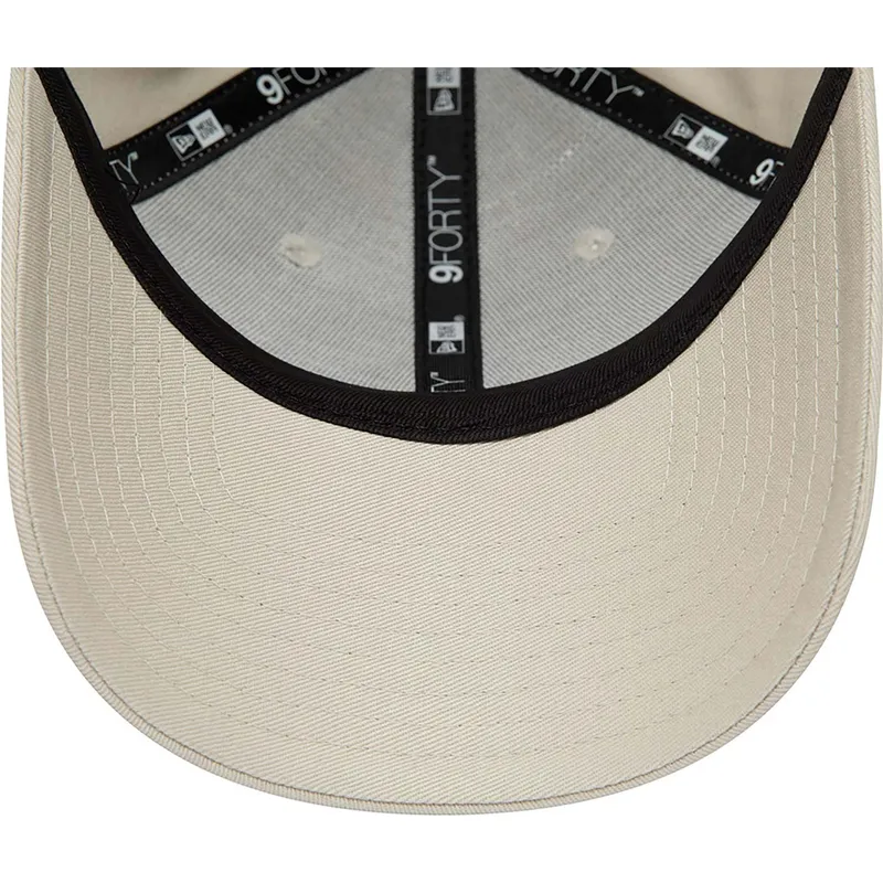 mutzen-gebogen-beige-verstellbares-band-9forty-der-bugs-bunny-looney-tunes-von-new-era