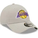cappellino-curvo-grigio-regolabile-9forty-repreve-dei-los-angeles-lakers-nba-di-new-era