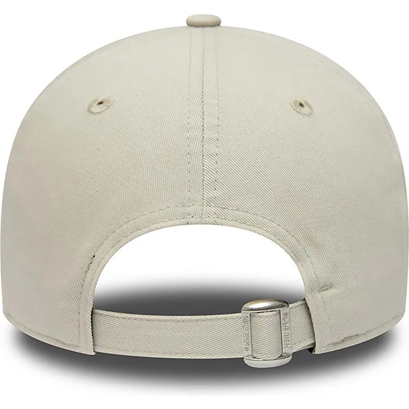 cappelli-curva-beige-cinghia-regolabile-valentino-rossi-vr46-9forty-essential-dei-valentino-rossi-vr46-motogp-di-new-era cappelli-curva-beige-cinghia-regolabile-valentino-rossi-vr46-9forty-essential-dei-valentino-rossi-vr46-motogp-di-new-era