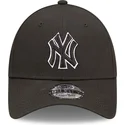 mutzen-gebogen-schwarz-verstellbares-band-9forty-team-outline-der-new-york-yankees-mlb-von-new-era