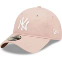 cappellino-curvo-rosa-regolabile-9twenty-league-essential-dei-new-york-yankees-mlb-di-new-era