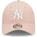 mutzen-gebogen-rosa-verstellbares-band-9twenty-league-essential-der-new-york-yankees-mlb-von-new-era