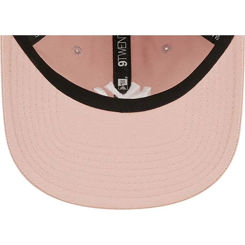 cappelli-curva-rosa-cinghia-regolabile-9twenty-league-essential-dei-new-york-yankees-mlb-di-new-era