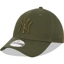 cappellino-snapback-verde-con-visiera-curva-e-logo-verde-9forty-league-essential-dei-new-york-yankees-mlb-di-new-era