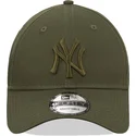cappellino-snapback-verde-con-visiera-curva-e-logo-verde-9forty-league-essential-dei-new-york-yankees-mlb-di-new-era