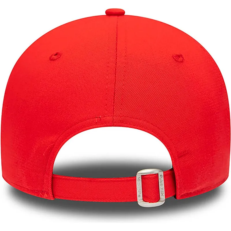cappelli-curva-rosso-cinghia-regolabile-9forty-team-side-patch-dei-chicago-bulls-nba-di-new-era cappelli-curva-rosso-cinghia-regolabile-9forty-team-side-patch-dei-chicago-bulls-nba-di-new-era