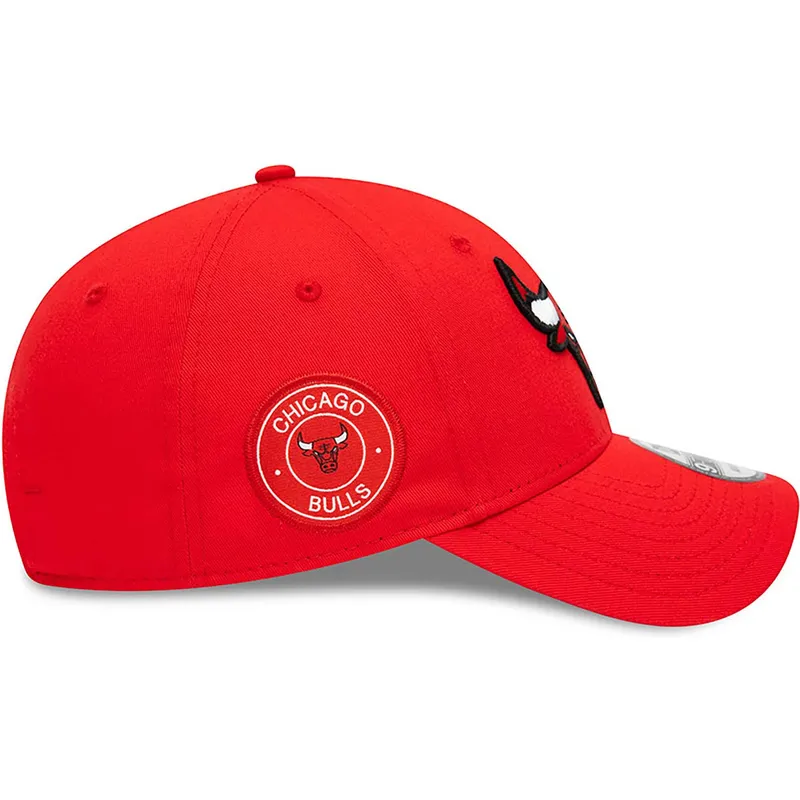 mutzen-gebogen-rot-verstellbares-band-9forty-team-side-patch-der-chicago-bulls-nba-von-new-era