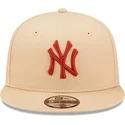 berretto-piatto-beige-snapback-9fifty-league-essential-dei-new-york-yankees-mlb-di-new-era