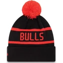 cappello-nero-e-rosso-con-pompon-cuff-jake-dei-chicago-bulls-nba-di-new-era