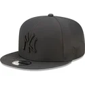 cappello-piatto-nero-snapback-con-logo-nero-9fifty-gore-tex-dei-new-york-yankees-mlb-di-new-era