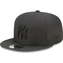 cappello-piatto-nero-snapback-con-logo-nero-9fifty-gore-tex-dei-new-york-yankees-mlb-di-new-era