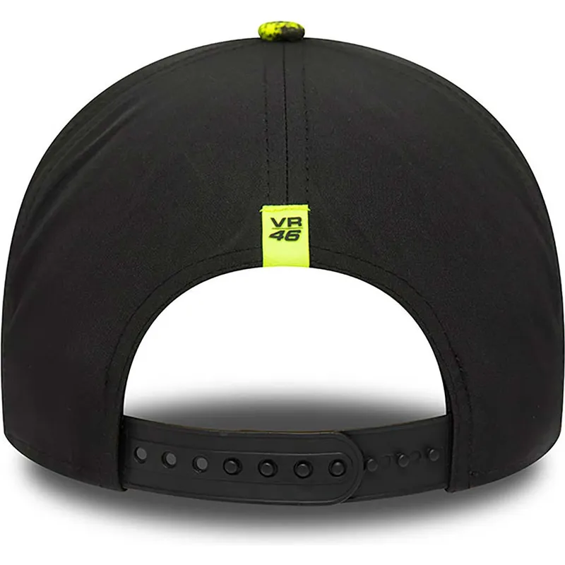 cappelli-curva-giallo-snapback-valentino-rossi-vr46-9forty-all-over-print-dei-valentino-rossi-vr46-motogp-di-new-era