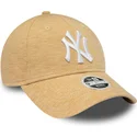 buet-beige-justerbar-kasket-til-kvinder-9forty-jersey-fra-new-york-yankees-mlb-fra-new-era
