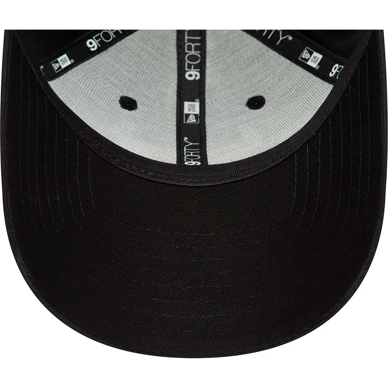 cappelli-curva-nero-cinghia-regolabile-9forty-print-infill-dei-chicago-bulls-nba-di-new-era