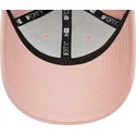 gorra-curva-rosa-ajustable-con-logo-rosa-9forty-seasonal-de-mclaren-racing-formula-1-de-new-era
