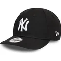 czarna-regulowana-czapka-z-zakrzywionym-daszkiem-dla-malego-dziecka-9forty-league-essential-new-york-yankees-mlb-od-new-era