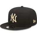 cappellino-nero-snapback-a-visiera-piatta-con-logo-beige-9fifty-league-essential-dei-new-york-yankees-mlb-di-new-era