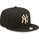 cappellino-nero-snapback-a-visiera-piatta-con-logo-beige-9fifty-league-essential-dei-new-york-yankees-mlb-di-new-era