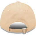 cappellino-curvo-beige-regolabile-con-logo-marrone-9forty-league-essential-dei-new-york-yankees-mlb-di-new-era