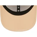 cappellino-curvo-beige-regolabile-con-logo-marrone-9forty-league-essential-dei-new-york-yankees-mlb-di-new-era