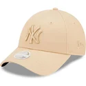 cappellino-curvo-beige-regolabile-da-donna-con-logo-beige-9forty-league-essential-dei-new-york-yankees-mlb-di-new-era