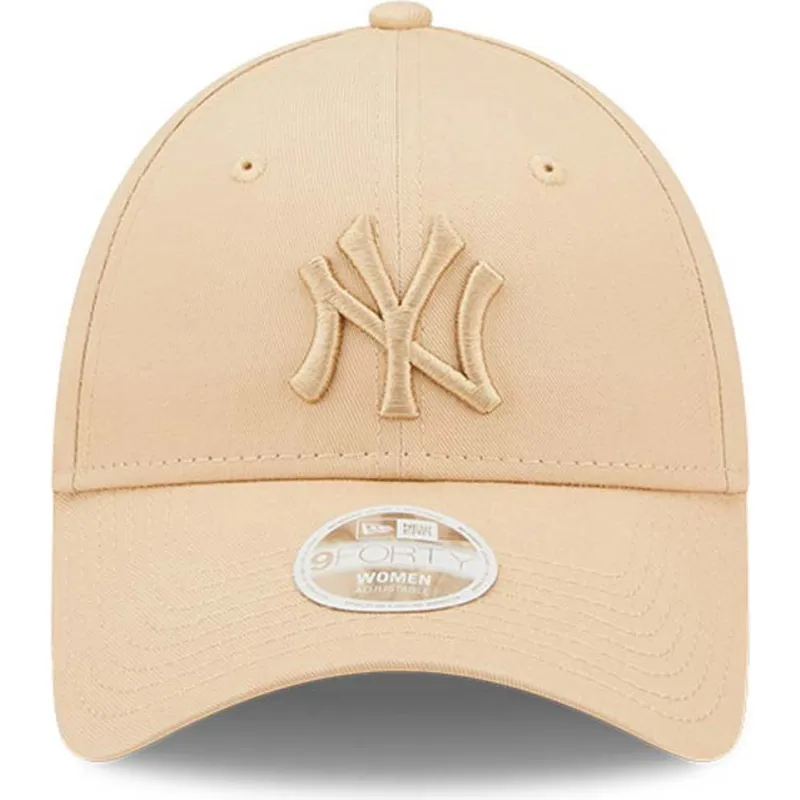 mutzen-gebogen-beige-verstellbares-band-9forty-league-essential-der-new-york-yankees-mlb-von-new-era
