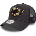cappellino-trucker-grigio-a-frame-team-camo-infill-dei-los-angeles-lakers-nba-di-new-era