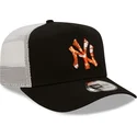 casquette-trucker-noire-et-blanche-avec-logo-orange-a-frame-seasonal-infill-new-york-yankees-mlb-new-era