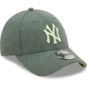 cappelli-curva-verde-cinghia-regolabile-9forty-jersey-essential-dei-new-york-yankees-mlb-di-new-era