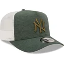 cappellino-trucker-verde-con-logo-verde-a-frame-jersey-essential-dei-new-york-yankees-mlb-di-new-era