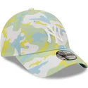cappellino-verde-regolabile-9forty-all-over-print-seasonal-dei-new-york-yankees-mlb-di-new-era
