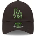 schwarze-verstellbare-kappe-mit-gebogenem-schirm-und-grunem-logo-9forty-neon-outline-der-los-angeles-dodgers-mlb-von-new-era