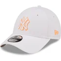 casquette-courbee-blanche-ajustable-avec-logo-orange-9forty-neon-outline-new-york-yankees-mlb-new-era