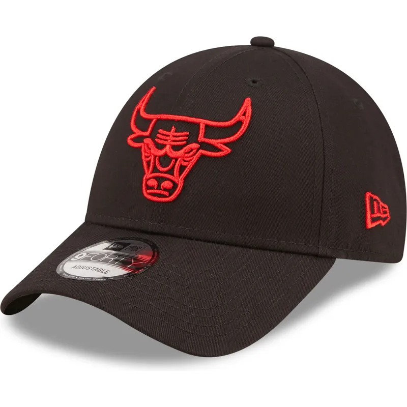 schwarze-verstellbare-curved-cap-mit-rotem-logo-9forty-neon-outline-von-chicago-bulls-nba-von-new-era
