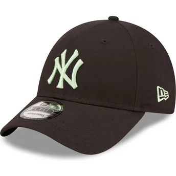 Cappellino curvo nero regolabile con logo verde 9FORTY League Essential di New York Yankees MLB di New Era