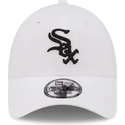 weisse-verstellbare-kappe-mit-gebogenem-schirm-und-schwarzem-logo-9forty-league-essential-der-chicago-white-sox-mlb-von-new-era