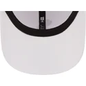weisse-verstellbare-kappe-mit-gebogenem-schirm-und-schwarzem-logo-9forty-league-essential-der-chicago-white-sox-mlb-von-new-era