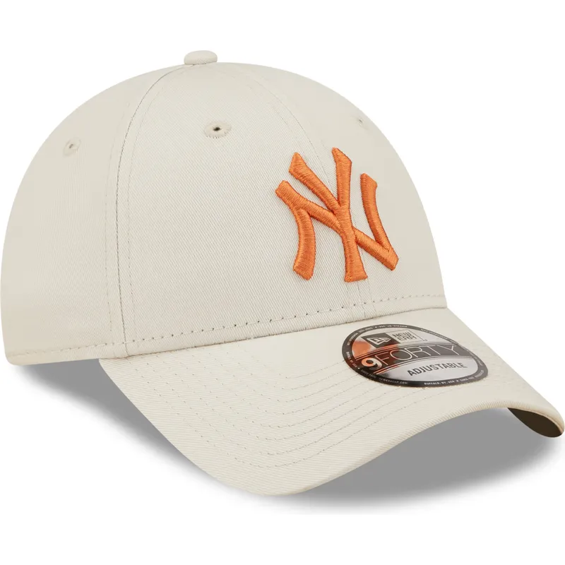 mutzen-gebogen-beige-verstellbares-band-9forty-league-essential-der-new-york-yankees-mlb-von-new-era