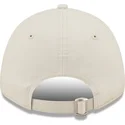beige-verstellbare-kappe-mit-gebogenem-schirm-und-orangefarbenem-logo-9forty-league-essential-der-new-york-yankees-mlb-von-new-e