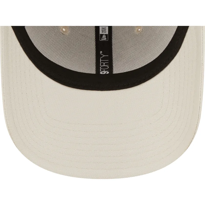 cappelli-curva-beige-cinghia-regolabile-9forty-league-essential-dei-new-york-yankees-mlb-di-new-era