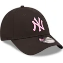 cappellino-nero-regolabile-con-visiera-curva-e-logo-rosa-9forty-league-essential-dei-new-york-yankees-mlb-di-new-era