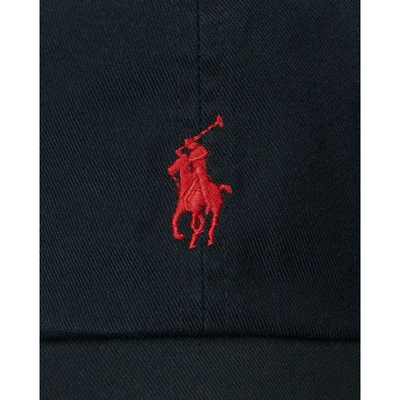 svart-bojd-justerbar-keps-med-rod-logotyp-cotton-chino-classic-sport-fran-polo-ralph-lauren