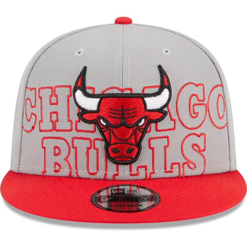 graue-und-rote-flache-snapback-kappe-9fifty-draft-edition-2023-von-chicago-bulls-nba-von-new-era