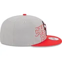 cappello-piatto-grigio-e-rosso-snapback-9fifty-draft-edition-2023-di-chicago-bulls-nba-di-new-era
