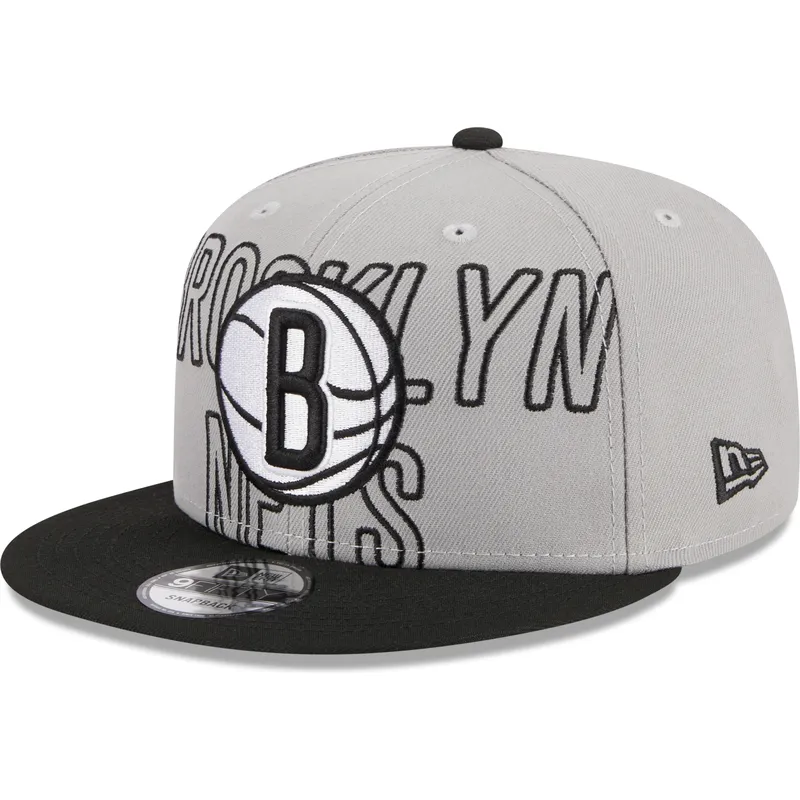 cappello-piatto-grigio-e-nero-snapback-9fifty-draft-edition-2023-di-brooklyn-nets-nba-di-new-era