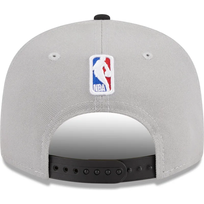 cappelli-piatta-grigio-snapback-9fifty-draft-edition-2023-dei-san-antonio-spurs-nba-di-new-era cappelli-piatta-grigio-snapback-9fifty-draft-edition-2023-dei-san-antonio-spurs-nba-di-new-era