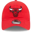 gorra-curva-roja-ajustable-9twenty-draft-edition-2023-de-chicago-bulls-nba-de-new-era