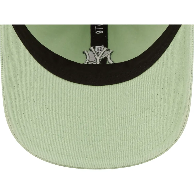 mutzen-gebogen-grun-verstellbares-band-claro-9twenty-mini-der-new-york-yankees-mlb-von-new-era