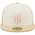 cappelli-piatta-beige-regolato-rosa-59fifty-seam-stitch-dei-new-york-yankees-mlb-di-new-era